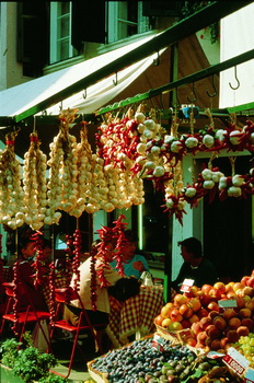 bozen obstmarkt-bolzano.jpg